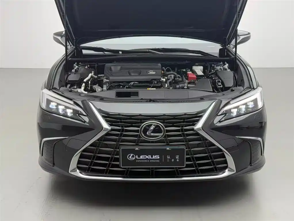 Lexus ES 2025