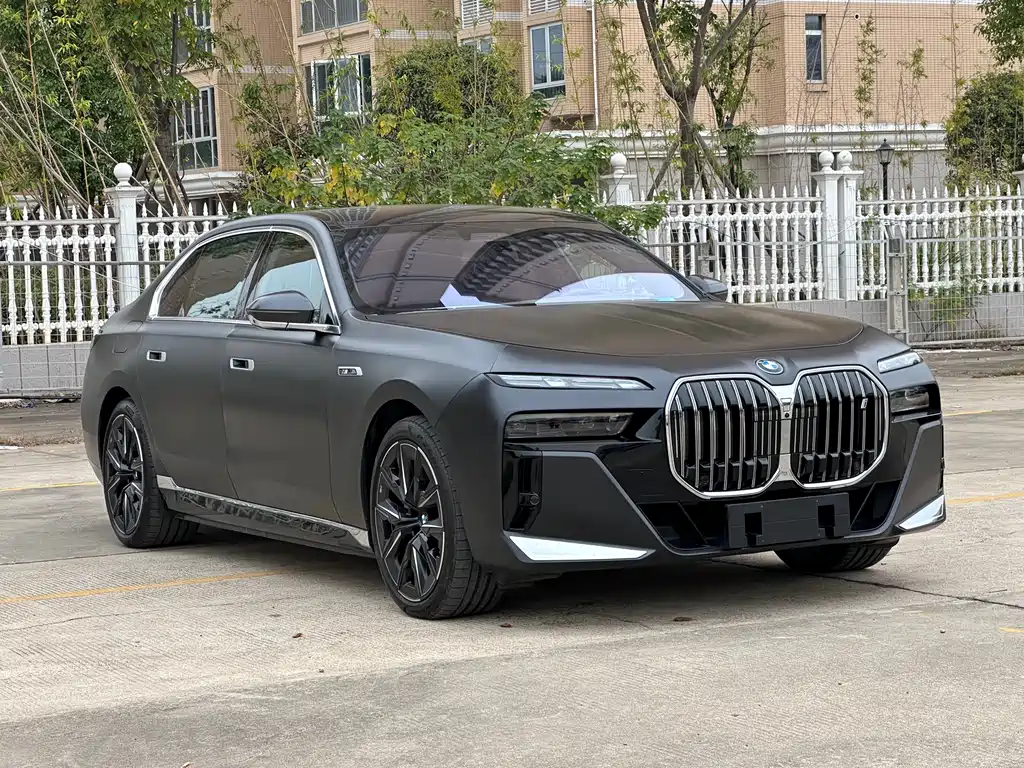 BMW i7 2023 — фото 3