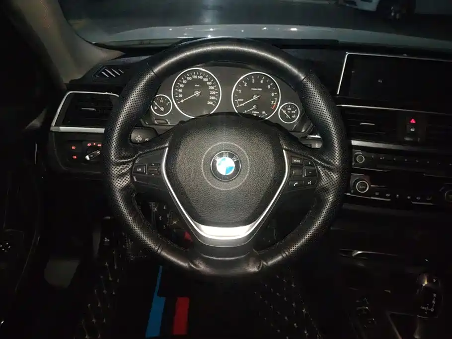 BMW 3 Series 2017 — фото 15