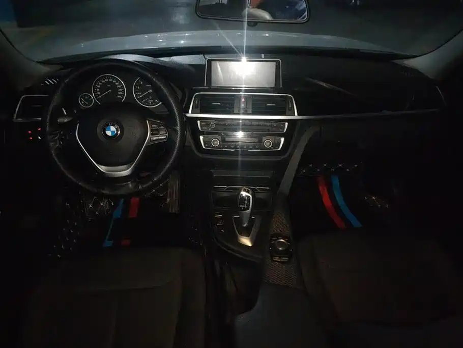 BMW 3 Series 2017 — фото 12