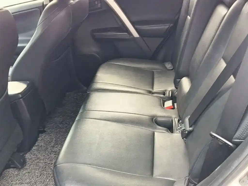 Toyota RAV4 2019 — фото 17