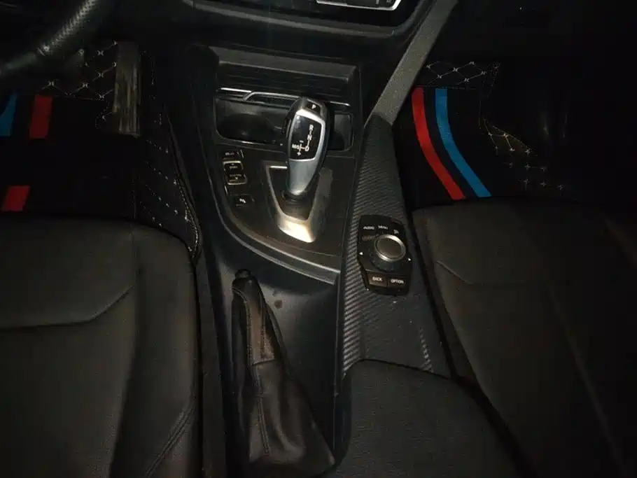 BMW 3 Series 2017 — фото 16