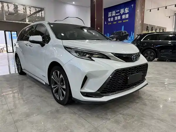 Toyota Granvia 2023