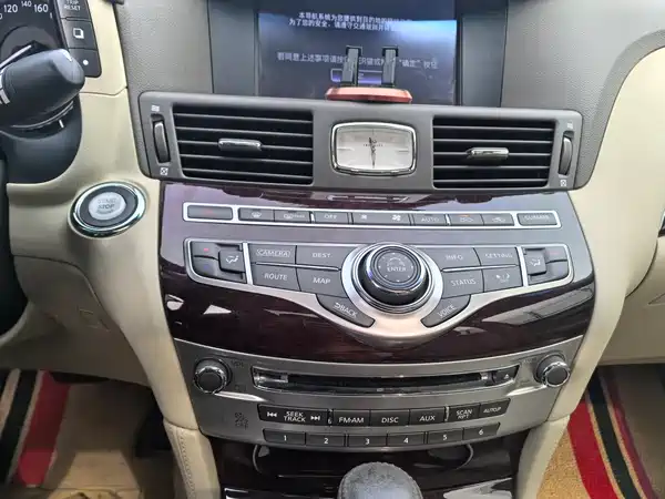 Infiniti Q70 2019