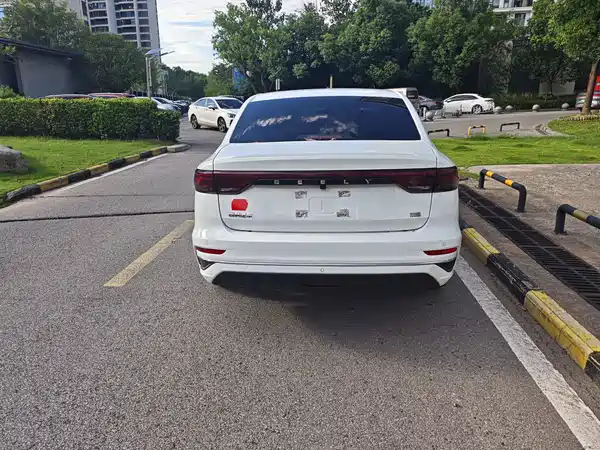 Geely Emgrand 2023