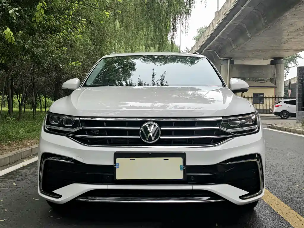 Volkswagen Tiguan L 2022 — фото 2