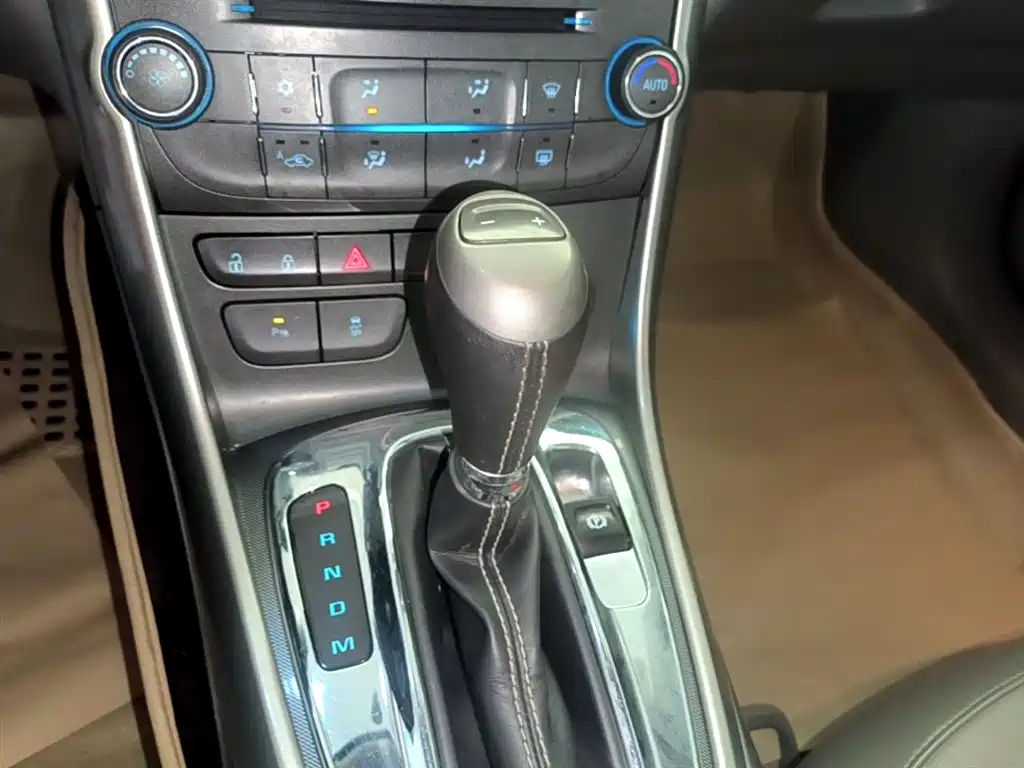 Chevrolet Malibu 2015 — фото 14