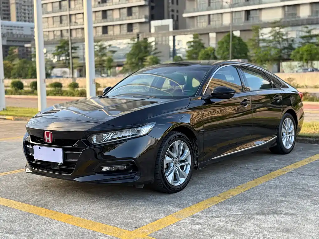 Honda Accord 2018 — фото 1