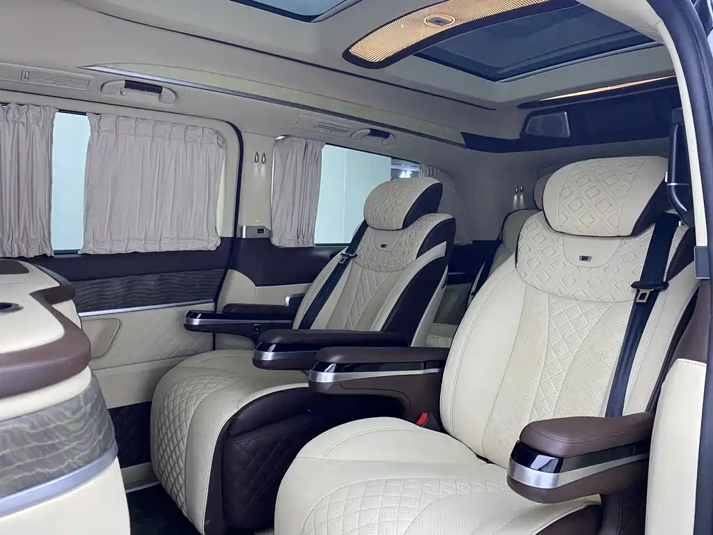 Mercedes-Benz V-Class 2020 — фото 23
