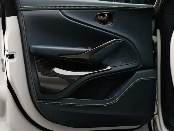 Aston Martin DBX 2023