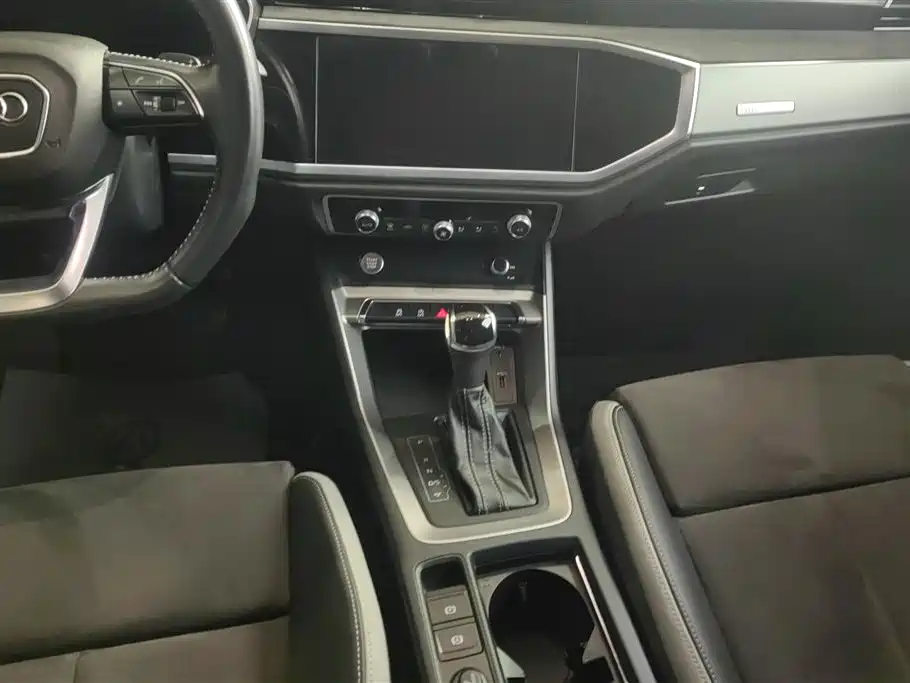 Audi Q3 2019 — фото 16