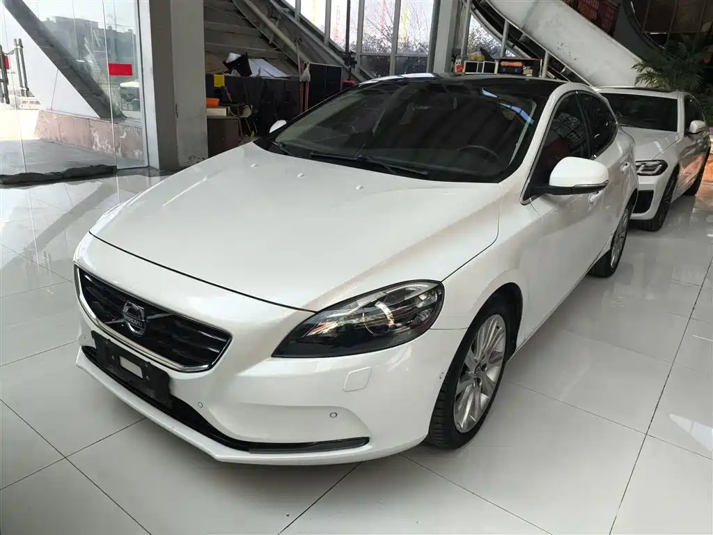 Volvo V40 2016 — фото 1