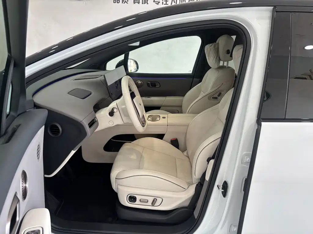 Li Auto i6 2025 — фото 13