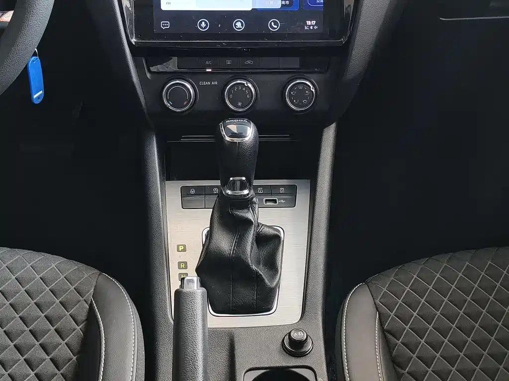 Skoda Octavia 2021 — фото 12