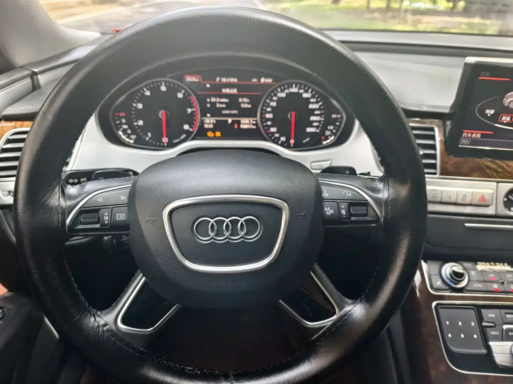 Audi A8 2017 — фото 13