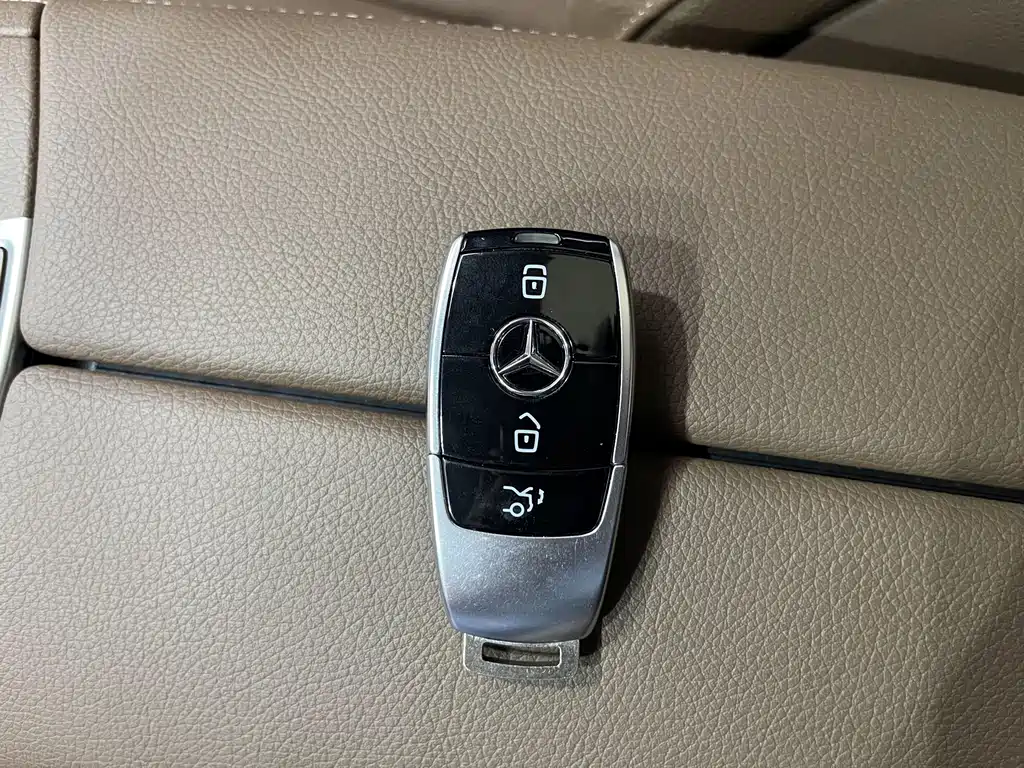 Mercedes-Benz E-Class 2023 — фото 30