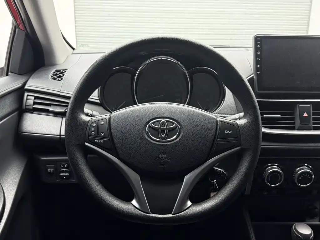 Toyota Yaris L 2022 — фото 15