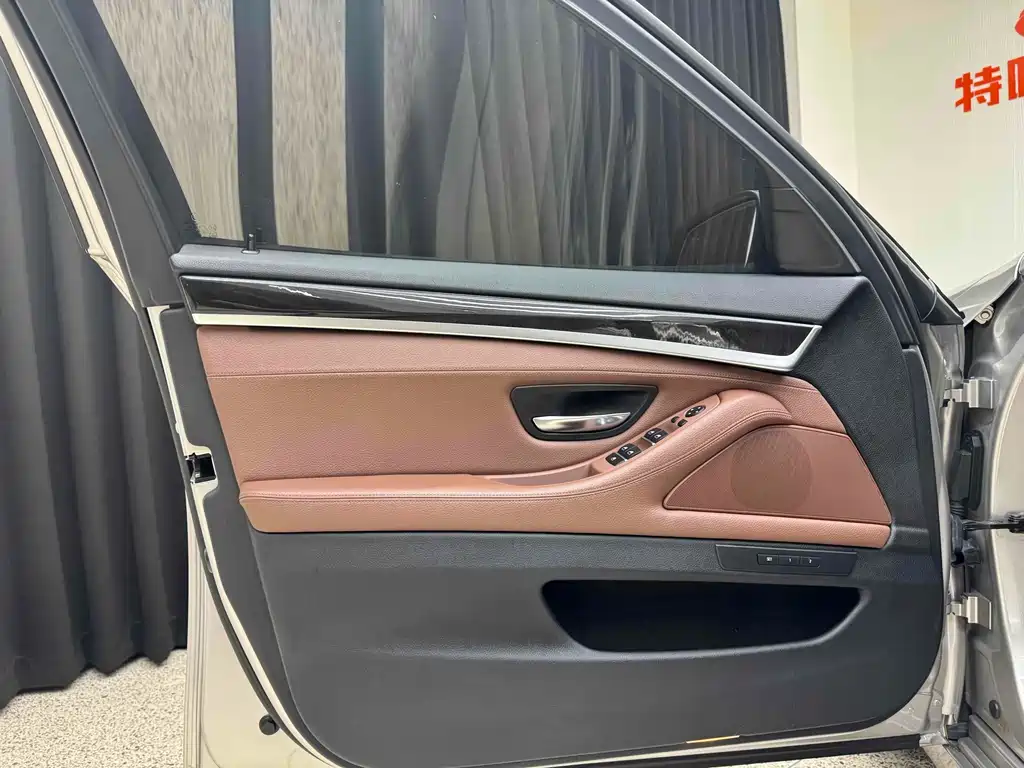BMW 5 Series 2016 — фото 13
