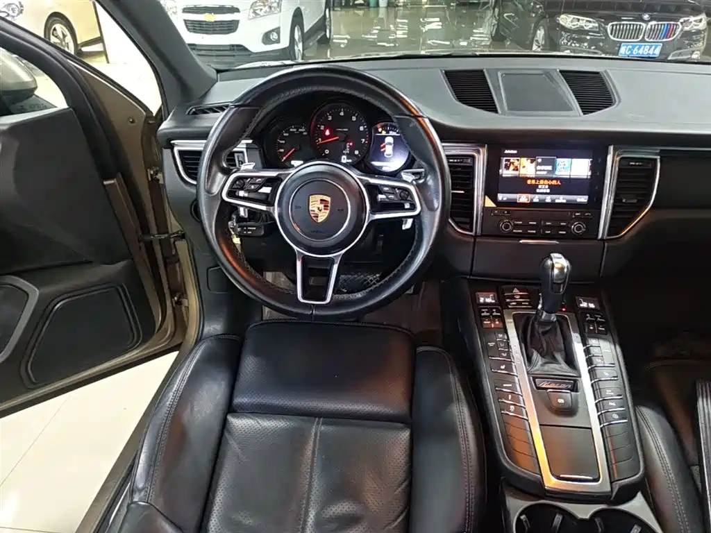 Porsche Macan 2016 — фото 13