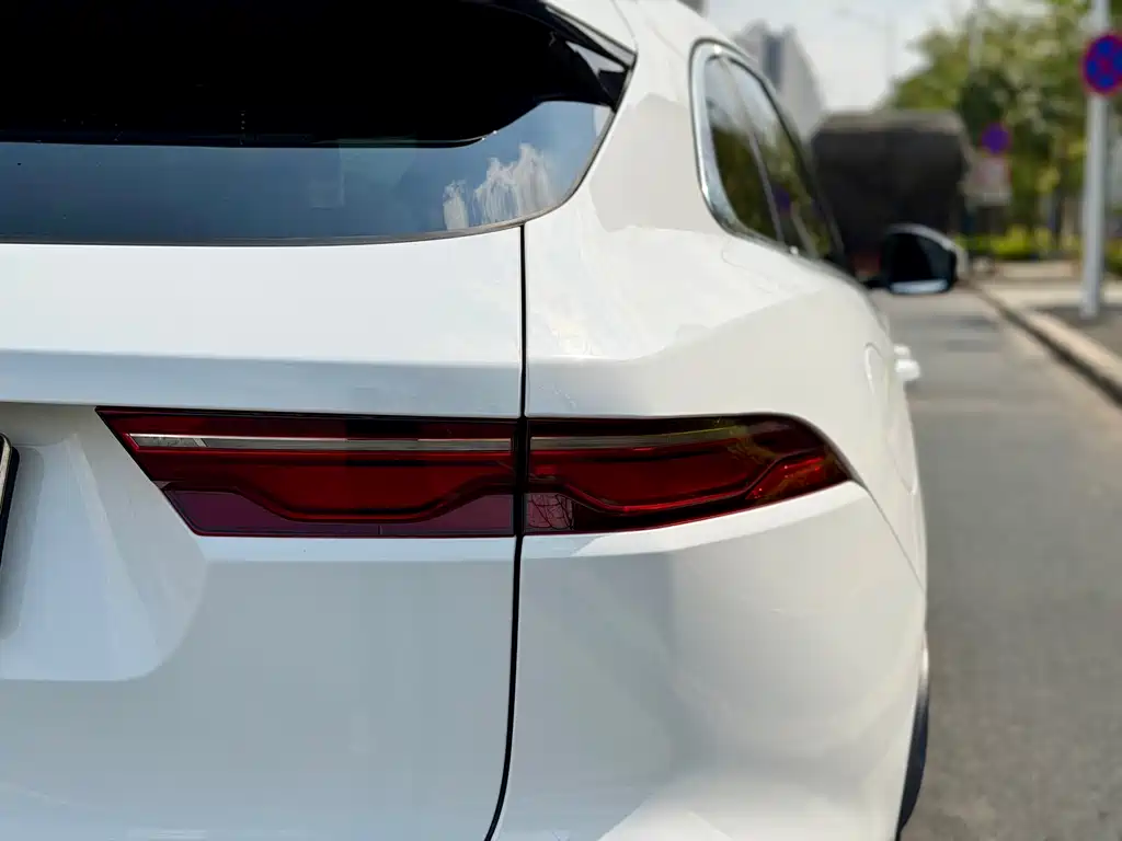 Jaguar F-PACE 2021 — фото 11