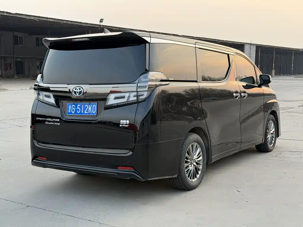 Toyota Vellfire 2023 — фото 9