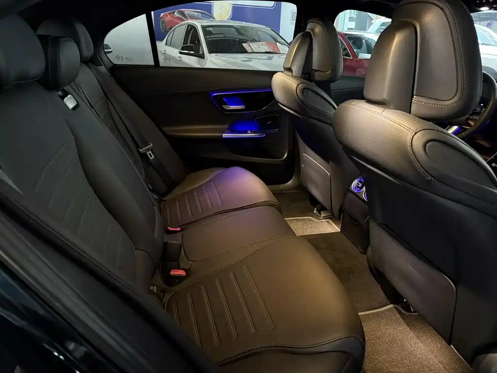 Mercedes-Benz C-Class 2023 — фото 15