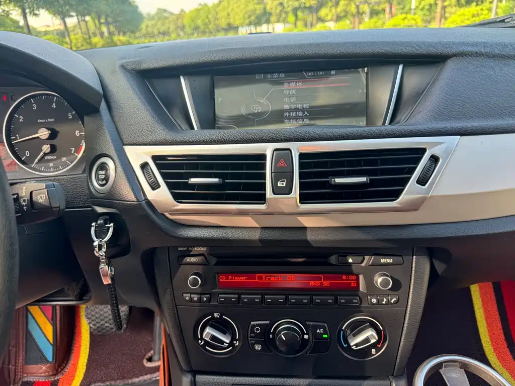 BMW X1 2014 — фото 16