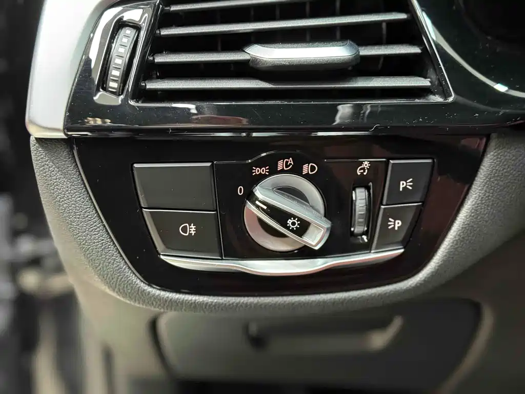 BMW 5 Series 2023 — фото 16