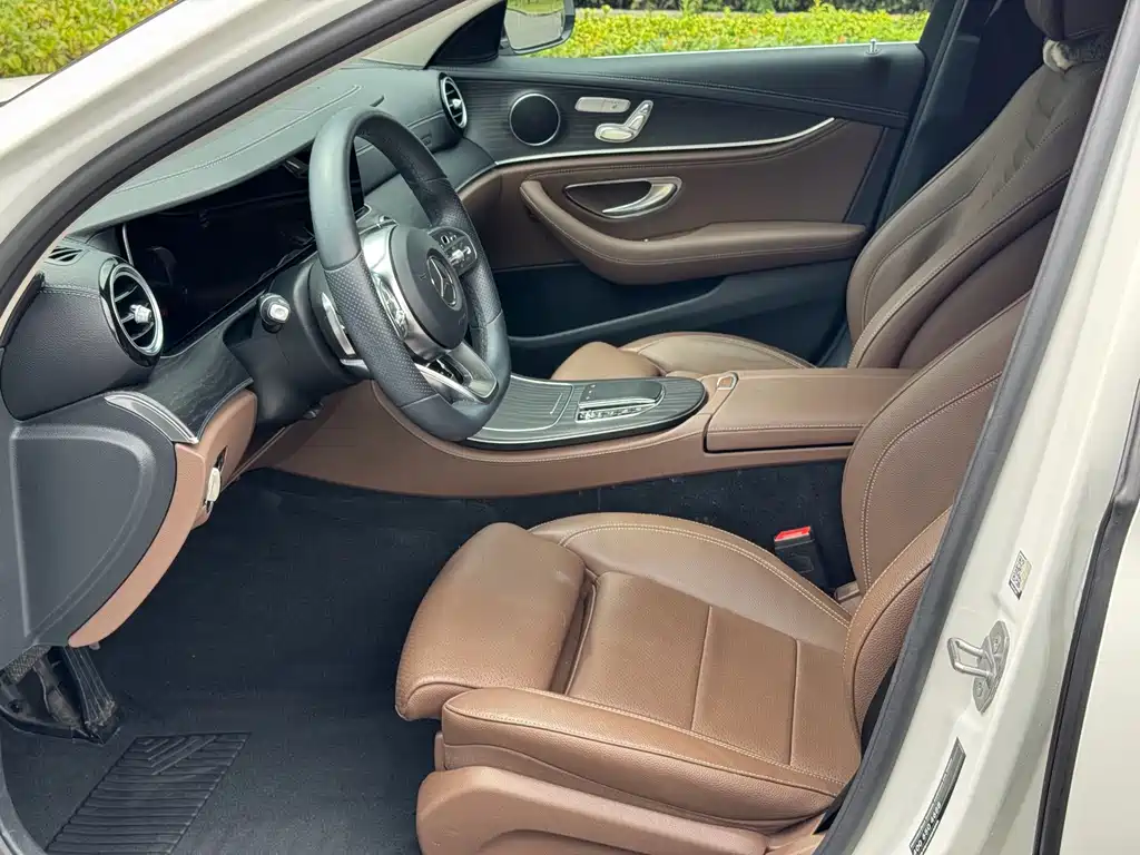Mercedes-Benz E-Class 2019 — фото 12