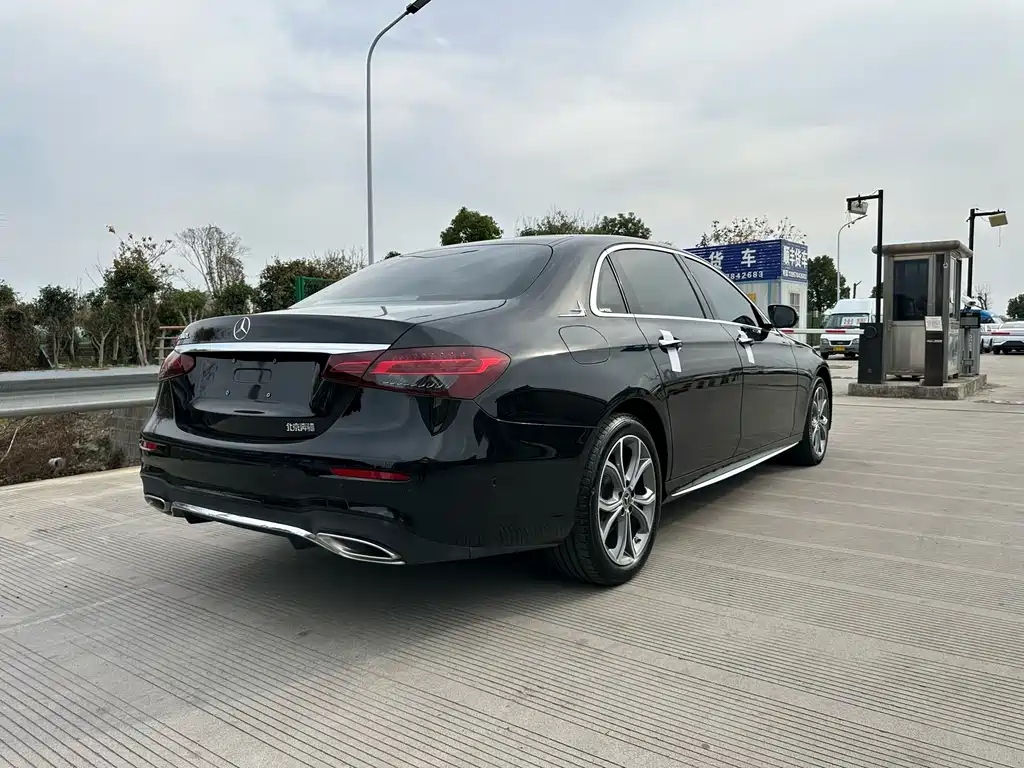 Mercedes-Benz E-Class 2022 — фото 10