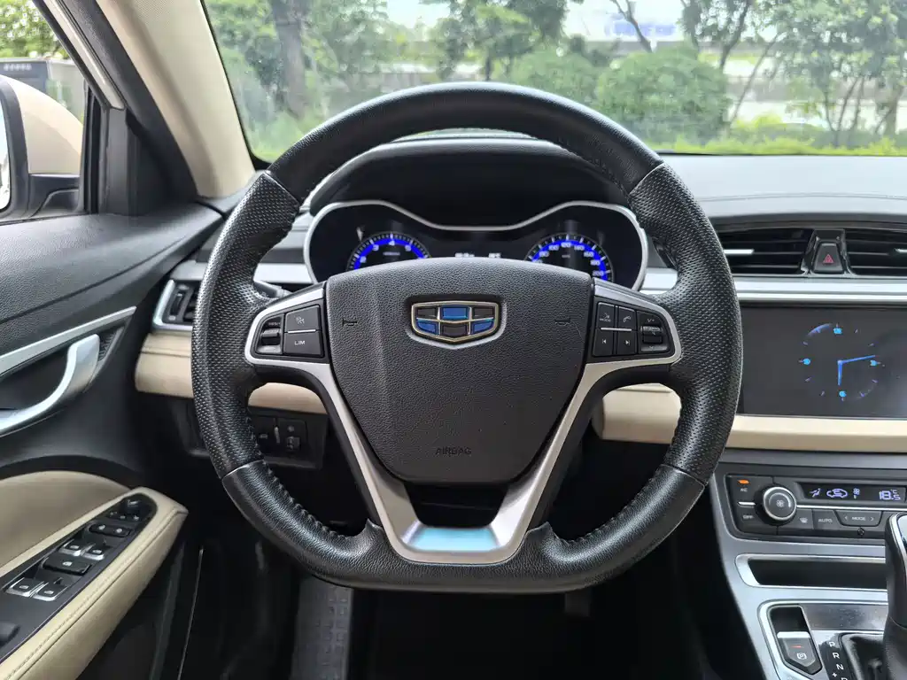 Geely Emgrand 2018 — фото 15