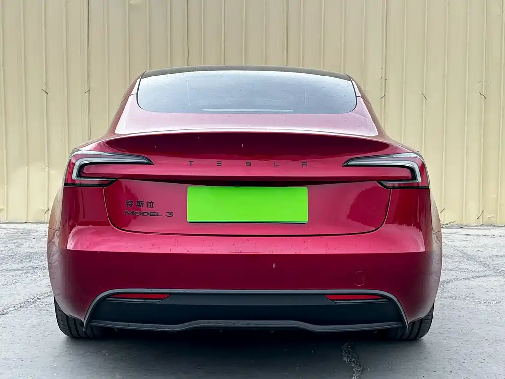 Tesla Model 3 2025 — фото 8