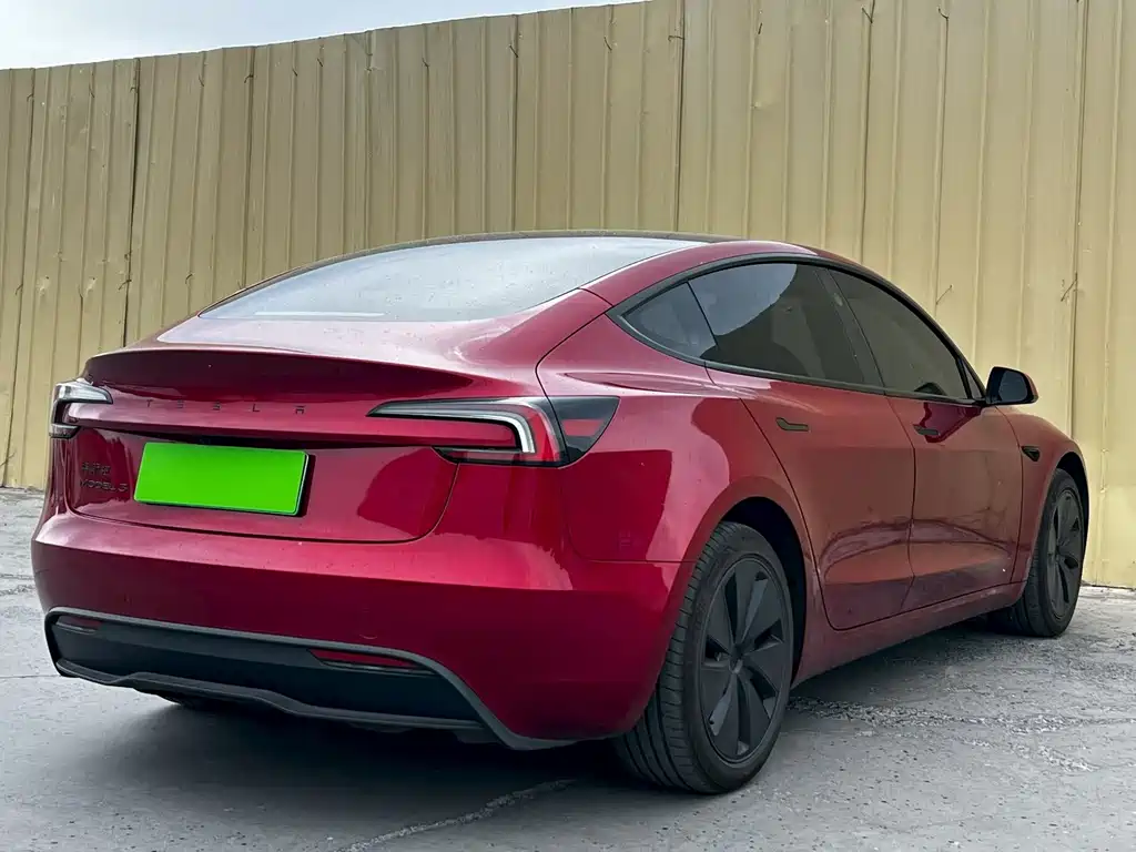Tesla Model 3 2025 — фото 7
