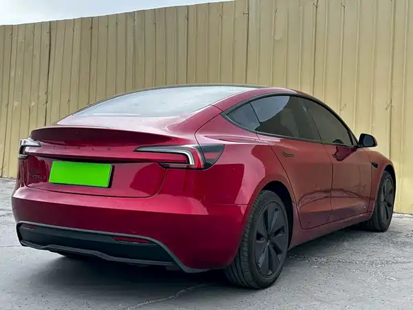 Tesla Model 3 2025