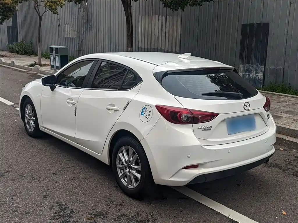 Mazda 3 Axela 2018 — фото 14
