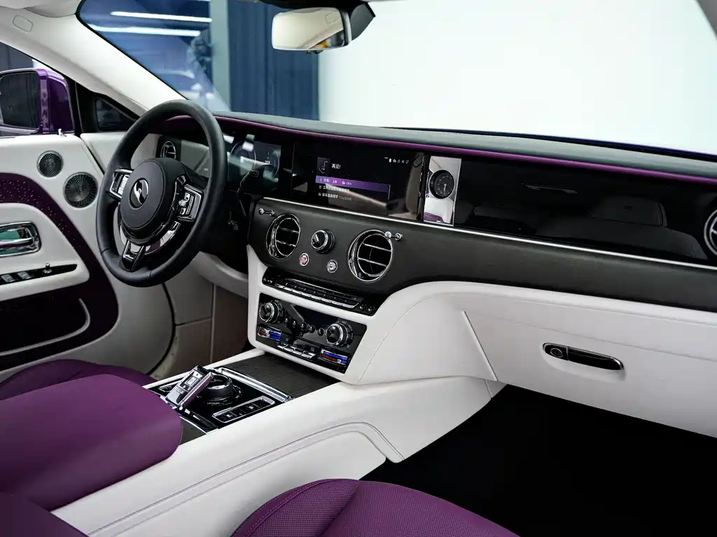Rolls-Royce Phantom 2025 — фото 13