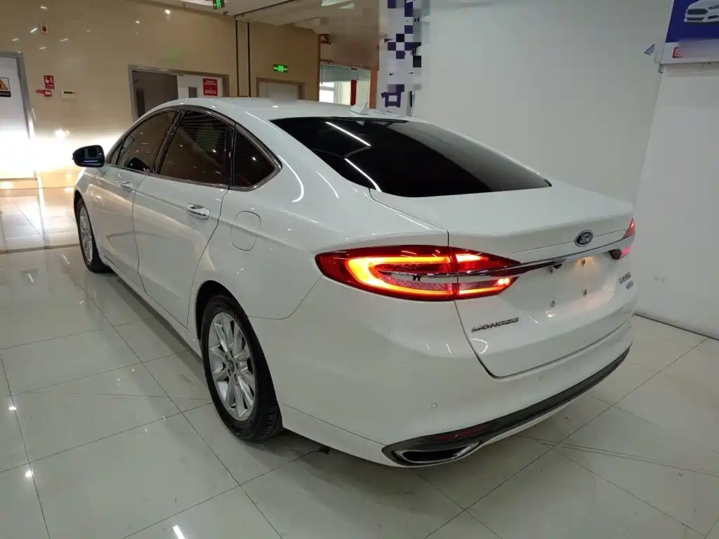 Ford Mondeo 2017 — фото 23
