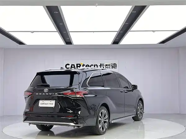 Toyota Granvia 2024
