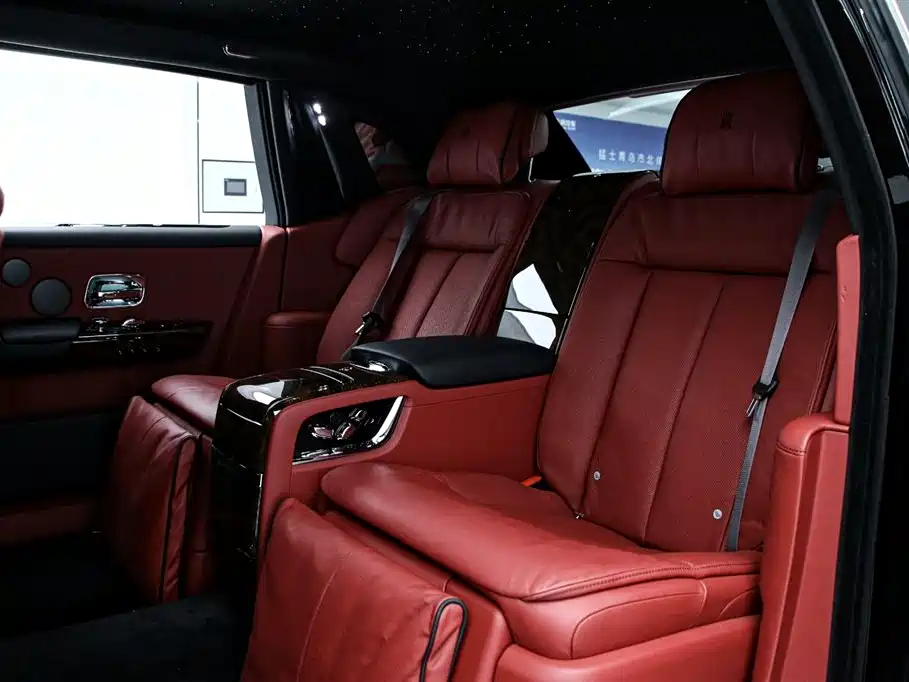 Rolls-Royce Phantom 2022 — фото 14