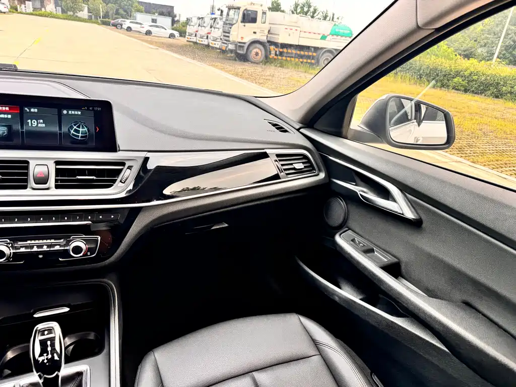 BMW 1 Series 2020 — фото 14