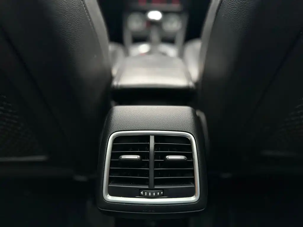 Audi Q3 2015 — фото 23