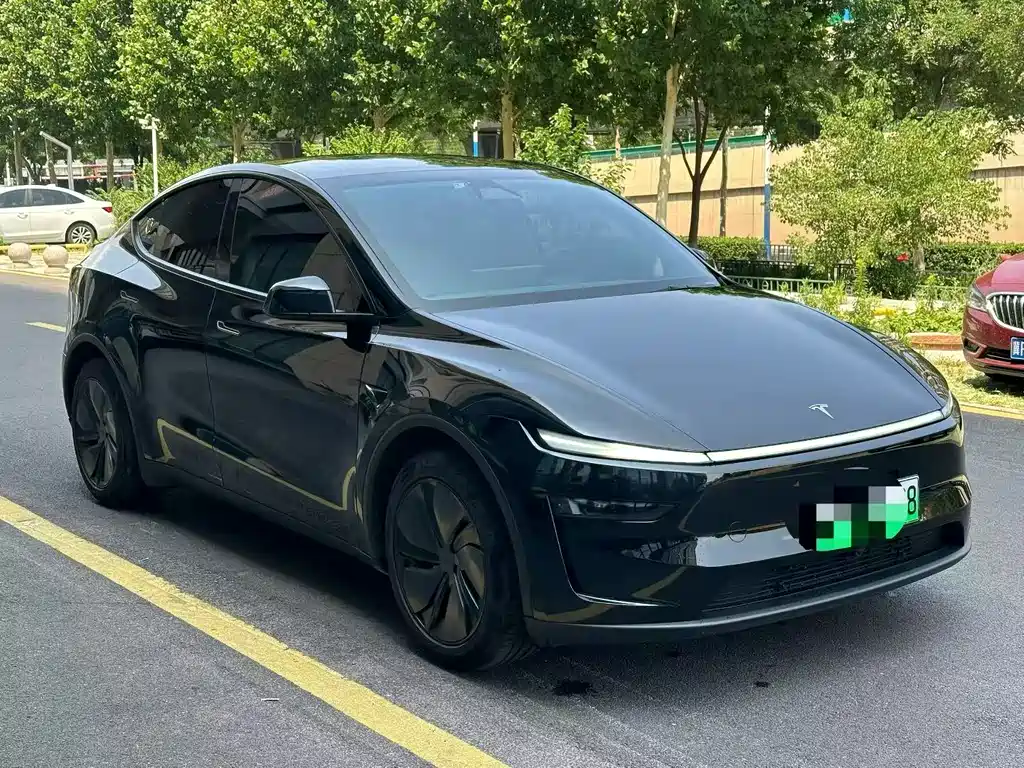 Tesla Model Y 2025