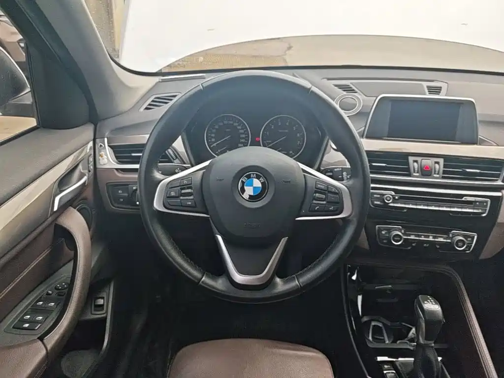 BMW X1 2017 — фото 11