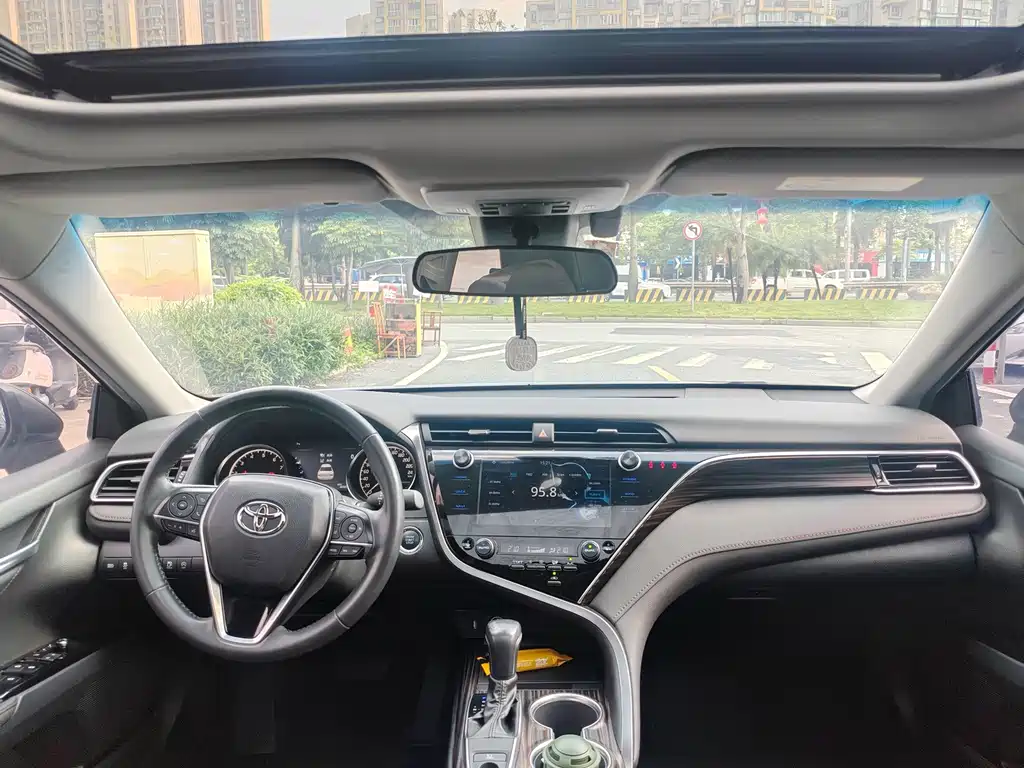 Toyota Camry 2021 — фото 24