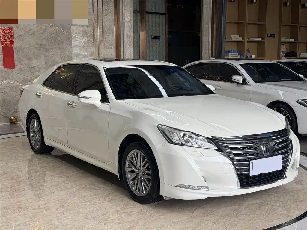 Toyota Crown 2015 — фото 2