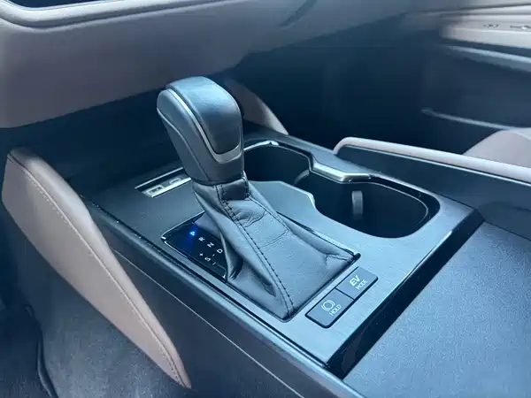 Lexus ES 2025