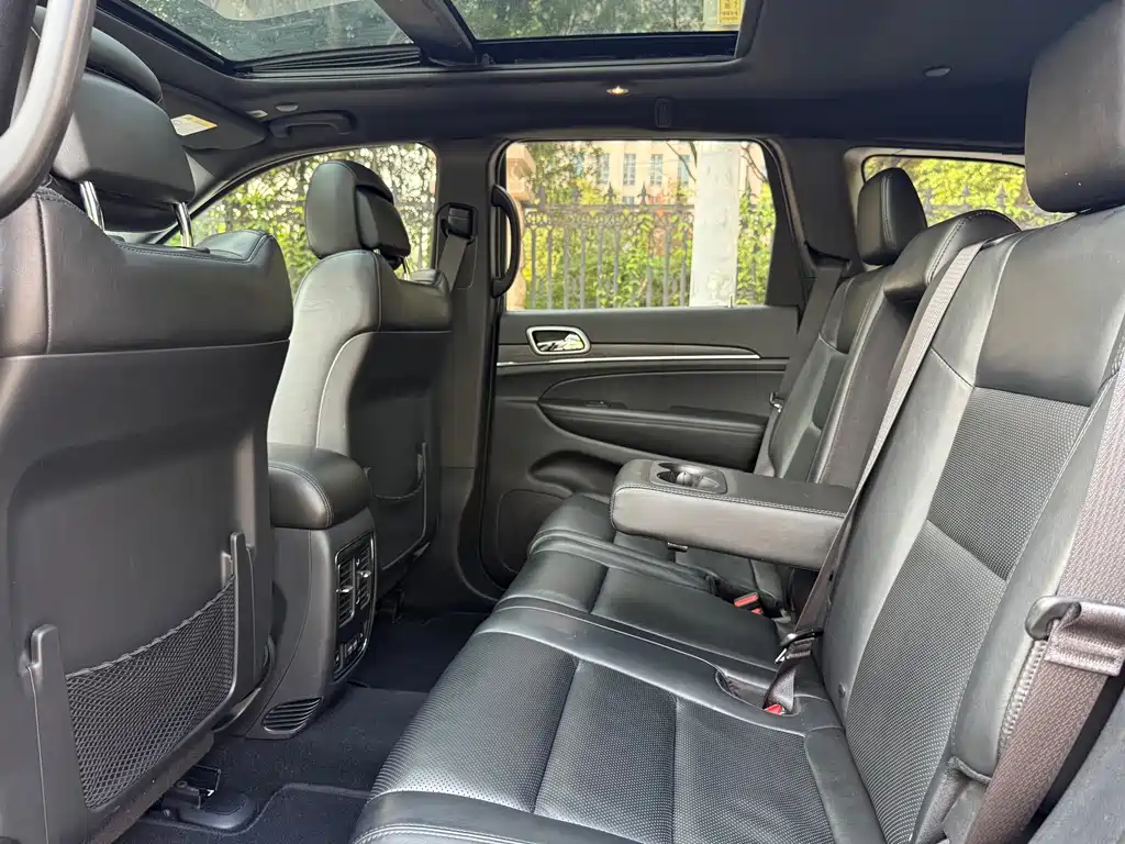Jeep Grand Cherokee 2020 — фото 16