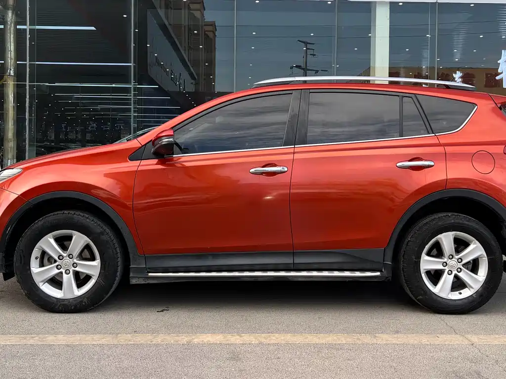 Toyota RAV4 2014 — фото 3