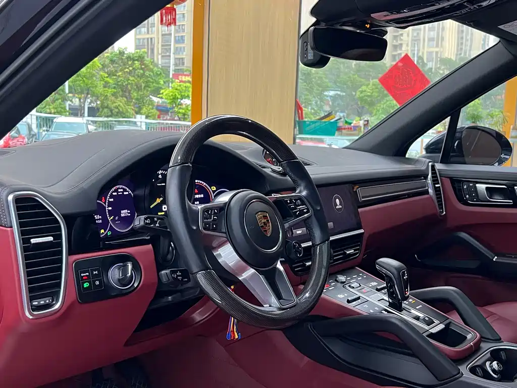Porsche Cayenne Hybrid 2022 — фото 17