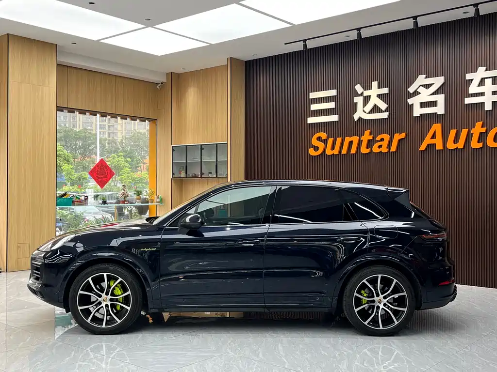 Porsche Cayenne Hybrid 2022 — фото 13